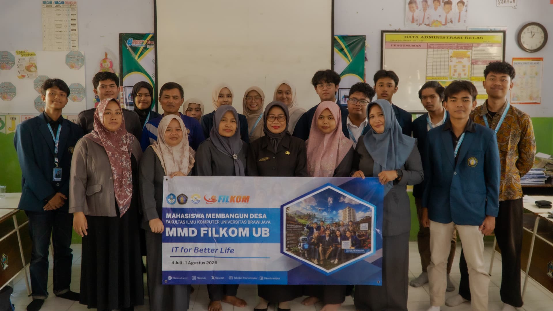 Mengajar di SD 01